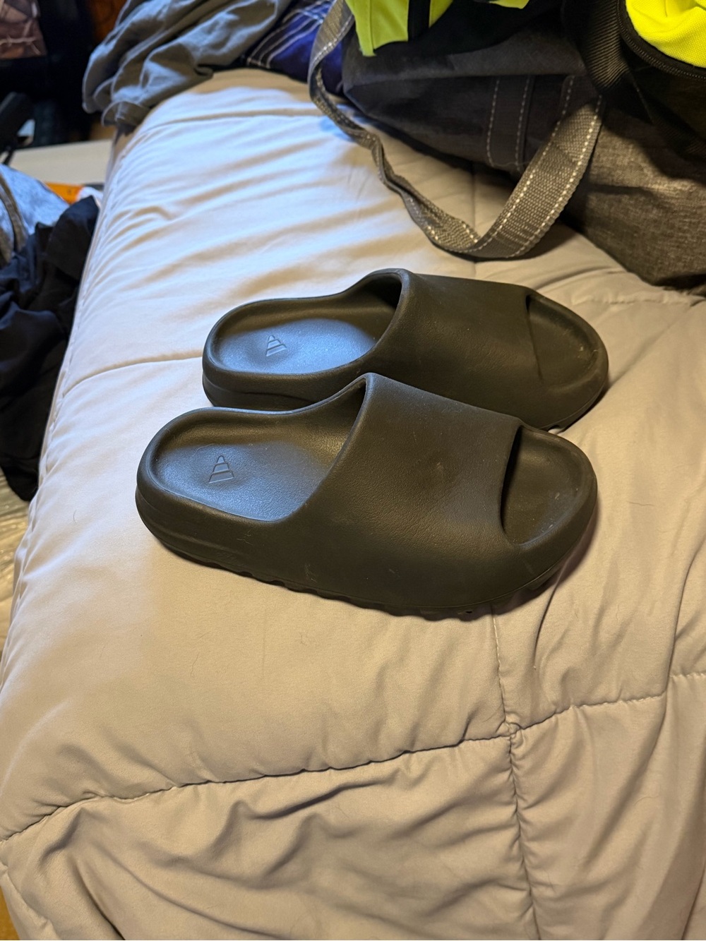 Kids Yeezy slides